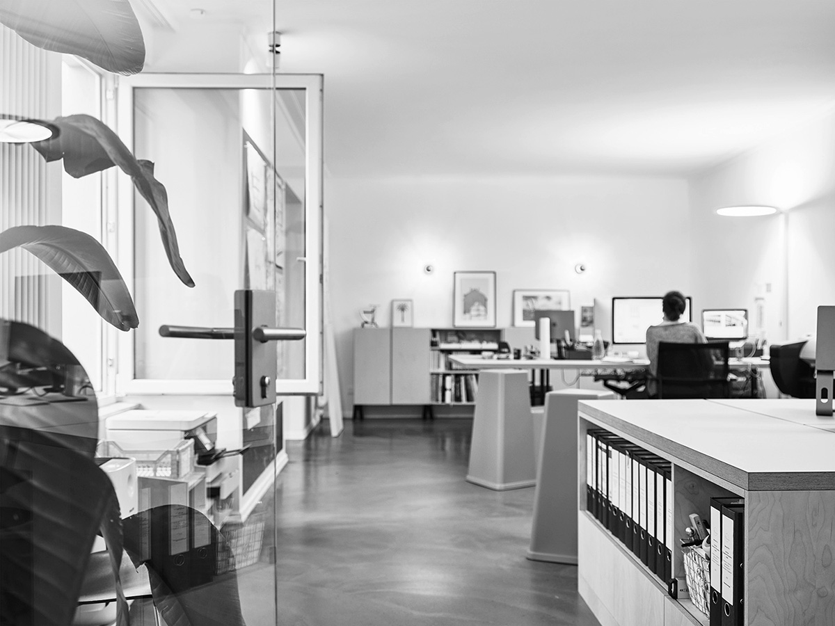 BRAWO_Arbeitsweise_Buerosituation_Schreibtischarbeit-Alltag