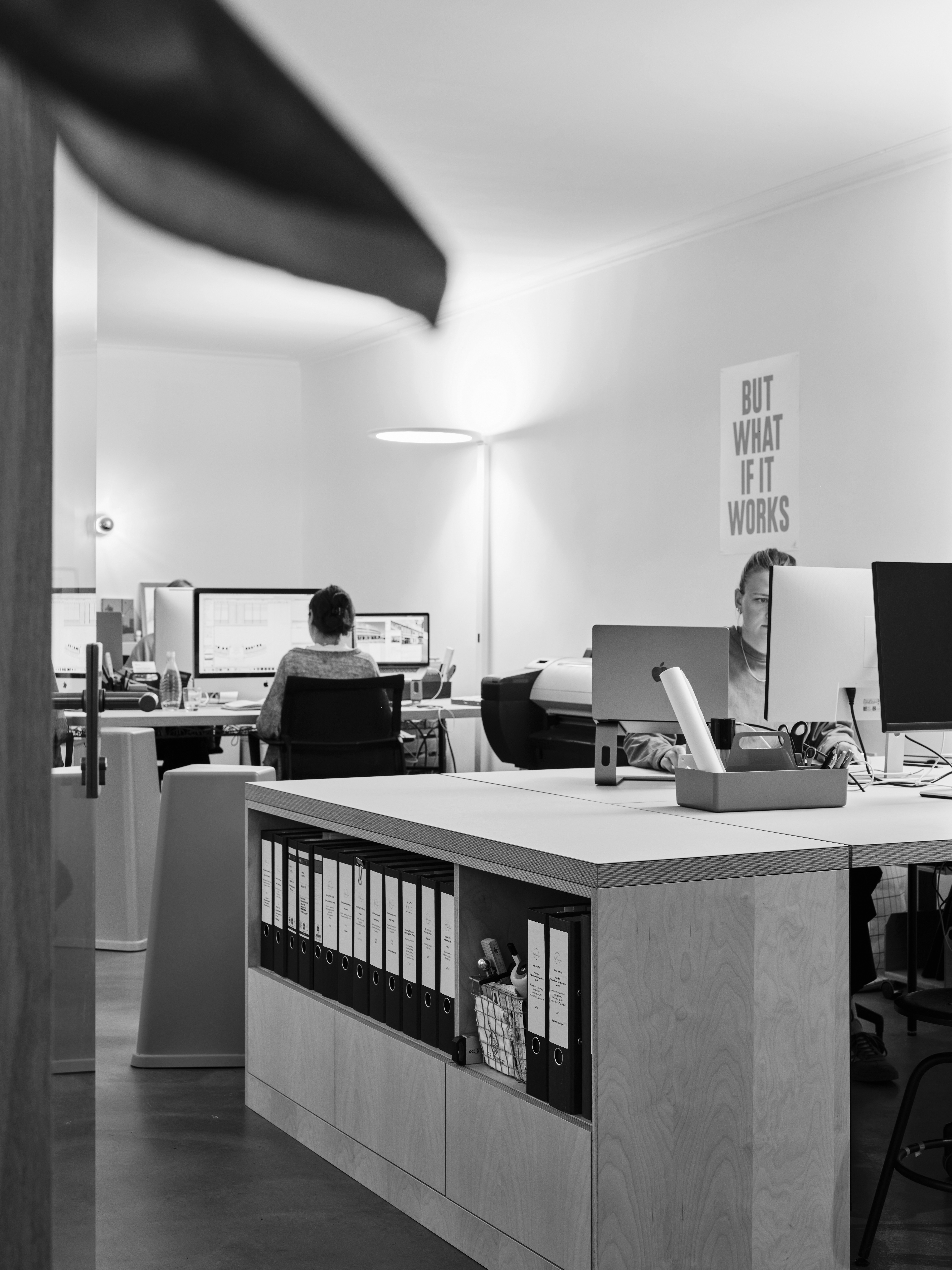 BRAWO_Arbeitsweise_Buerosituation_Schreibtischarbeit