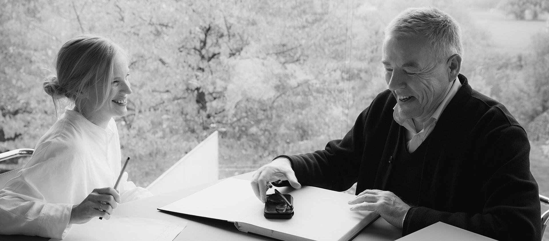 BRAWO_Profil_Teamfoto_Bueroinhaber-mit-Humor